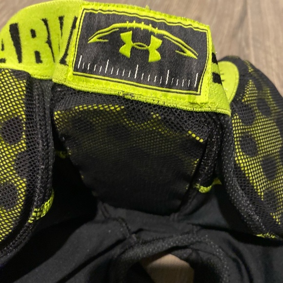 Under Armour Football padded girdle size Youth medium gameday EUC black green UA - Picture 5 of 6